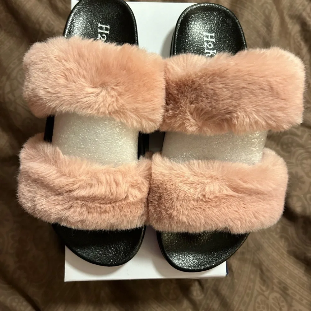 H2k sandals